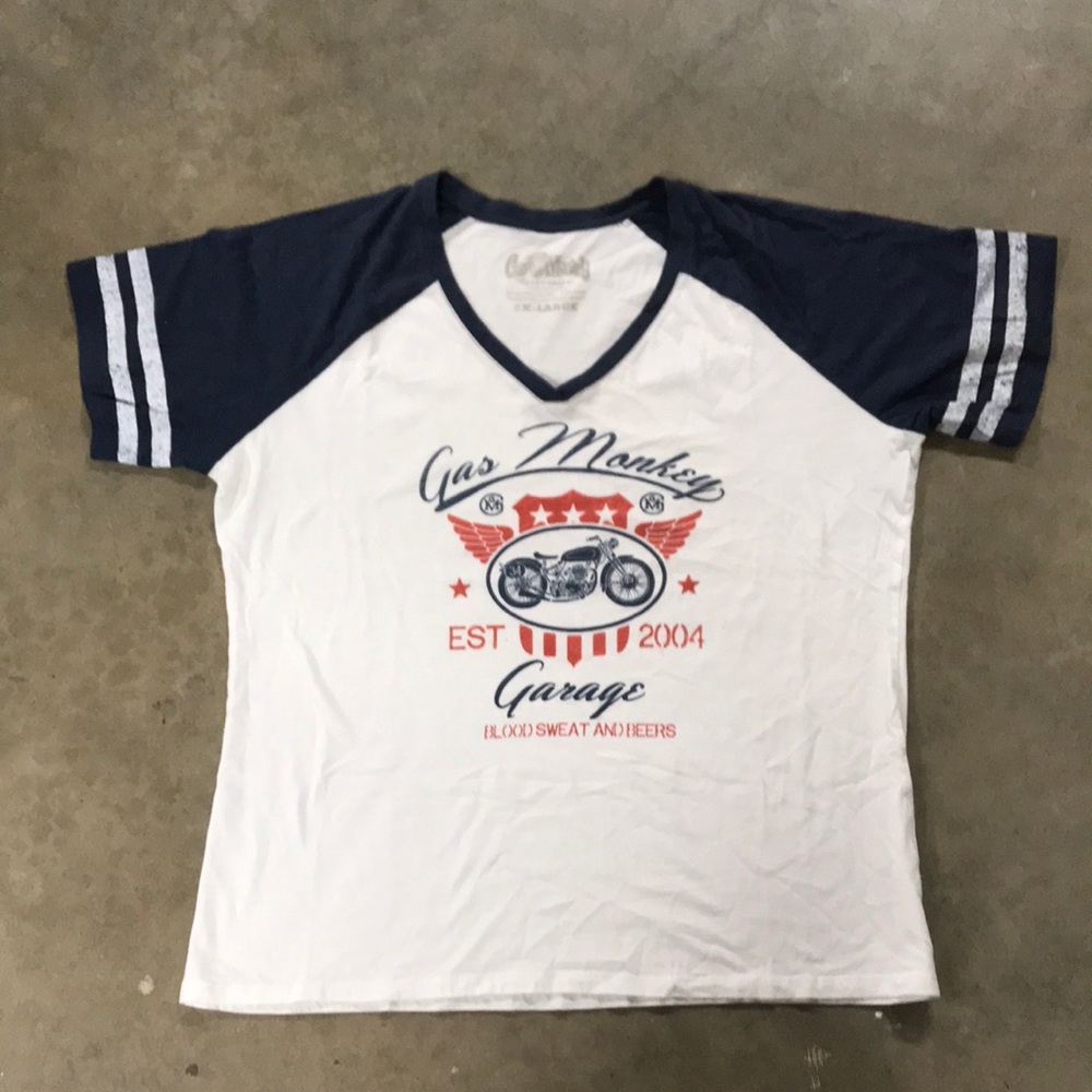 2X, navy and white tee shirt